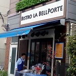 ビストロ ラ ベルポルト - 店の手前で