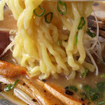 八兵衛ラーメン - 田舎味噌ラーメン（太麺）　麺アップ！