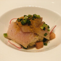 イタリアンダイニング ケシキ - ぶりのカルパッチョ クスクスと半熟卵からすみ 