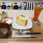 カフェ ラテ - シフォンサンドモーニング(たまごチーズ)※ゆで卵付きます