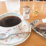 Kafe Rei - ホットコーヒー
                        ミニサイズのスイーツがサービスなり