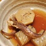 Gyosai Sakedokoro Ambe - 里芋とイカの煮物