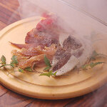 自家製ジャーキーの瞬間スモーク 盛り合わせ