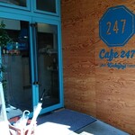 Cafe 247 - お店入り口。