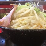 豚骨醤油ラーメン 王道家 - 野菜ラーメン真横(2019.12.22)