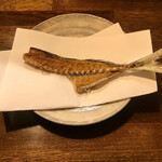 遊酒食堂 宇都宮 - 骨せんべい(ゴマアジのオマケ)