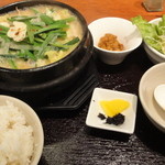 博多 慶州 - もつ鍋定食（１０００円）