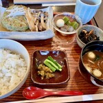 三井記念美術館 ミュージアム・カフェ - 豆腐ハンバーグ御膳　ふわふわねっとりのハンバーグは濃すぎずお出汁を感じるあんかけでとても美味しくいただきました。穴場ですねーこんなところにちゃんと食事ができるカフェがあるなんて。