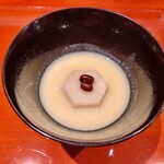 銀座 しのはら - 小芋と小豆の白味噌椀