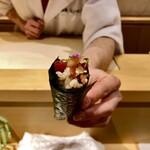 銀座 しのはら - 鮪とべったら漬けの海苔巻き