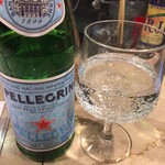 ピッツェリア テルツォ オケイ - ガス入りミネラルウォーター