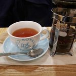 マダム ブロ - 紅茶はティーサーバーでたっぷり２杯頂けます。