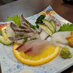 旬魚菜 しら川 - お刺身盛合せ（タチウオ炙り、地タコ、サワラ、スルメイカ肝のせ