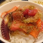 てんぺい - 漬けを白飯の上に載せます。山葵は加減した方が良いですよ。わたしは大丈夫ですけど。