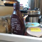 ミラマハル - コーンフレークとハーシーズのチョコシロップがある