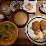 一歩一歩のカフェ食堂 - 