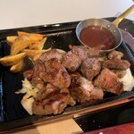 熟成牛ステーキ＆プレミアムハンバーグ Gottie's BEEF - 