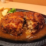 洋食屋ギャロップ - バターのような色の肉汁！