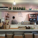 Cafe michikusa - カウンター内。ただいまパンケーキ準備中かな？