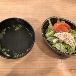 鳥つね自然洞 - 鳥スープと鳥サラダ