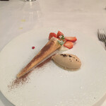 クッチーナ イタリアーナ ガッルーラ - 妻のドルチェのイチゴとマスカルポーネチーズのコルネです