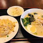 台湾料理 珍味軒 - 豚骨ラーメンに五目炒飯