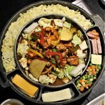 韓国料理 benibeni 南森町店 - ◆3種類チーズタッ(鶏)カルビ　1,680円(税別) 　－辛さレベル－