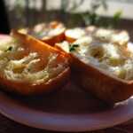 トキオプラージュ・ルナティック  - ガーリックトースト(399円)シチューと一緒に頂きました♪