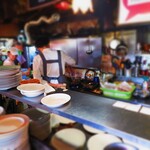 トキオプラージュ・ルナティック  - 慌ただしい厨房は、海外の食堂のようですね～♪