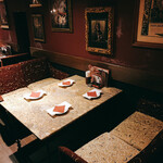 アートレストラン キリストン バー - テーブル席