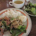 小さな街の食堂 cafe MISTY - 豆苗と鶏のネギ塩炒め　890円