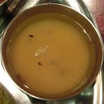 タール - ダルバートセット 1100円 のダールスープ(豆のスープ)