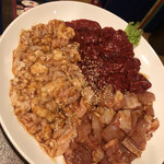 炭火焼肉 新家 - 上ホルモン@600、赤どり@480円、サガリ@680円各2人前