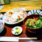 結玉 - 定食 赤米,サラダうどん,ローストポークサラダ,抹茶くず餅 1600円くらいでしたかね？