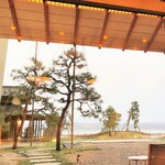 加賀屋別邸 松乃碧 - ロビーから見える景色（左側に茶室）