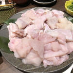 喜助 - とらふぐの切り身が盛られています。