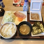 Denizu - ベーコンエッグ朝食納豆ドリンクバー711円