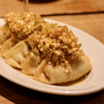 餃子とスパークリング バブルス - 揚げ餃子