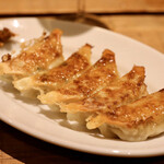 餃子とスパークリング バブルス - 焼き餃子