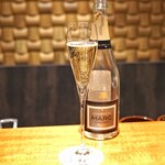 東山 吉寿 - Champagne Arthur Marc Initiale Noir & Blanc