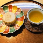 天風楽・ブランド松葉蟹 松屋町 青天 - 渋皮栗餡と葛餅を挟んだ最中