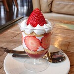 イージータイム - 苺のショートケーキパフェ