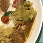 ポルキリ - 右側のカレー