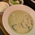Thai Food Lounge DEE - グリーンカレーラーメン