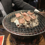 大衆焼肉ホルモン酒場 とりとん - 