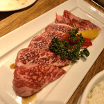 焼肉ダイニング GYUBEI - 和牛カルビランチのお肉