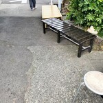 讃岐うどん がもう - 外の椅子