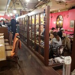 tainoshokutakukurunsaiamu - ちびっこも多数。地下の店舗でバリアフリーではありません。