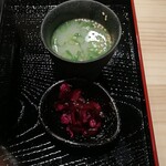 鳥megu - 焼鳥重はミニスープ＆お新香付き