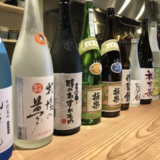 A lineup of 10 types of sake and over 20 types of shochu from Kumamoto Prefecture!